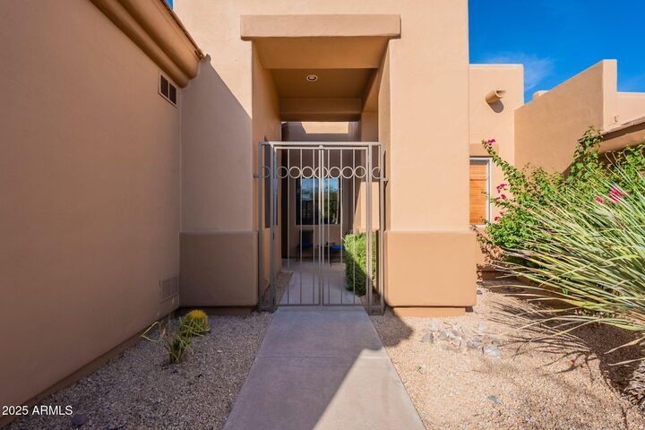 Property Photo:  9817 N Azure Court 8  AZ 85268 