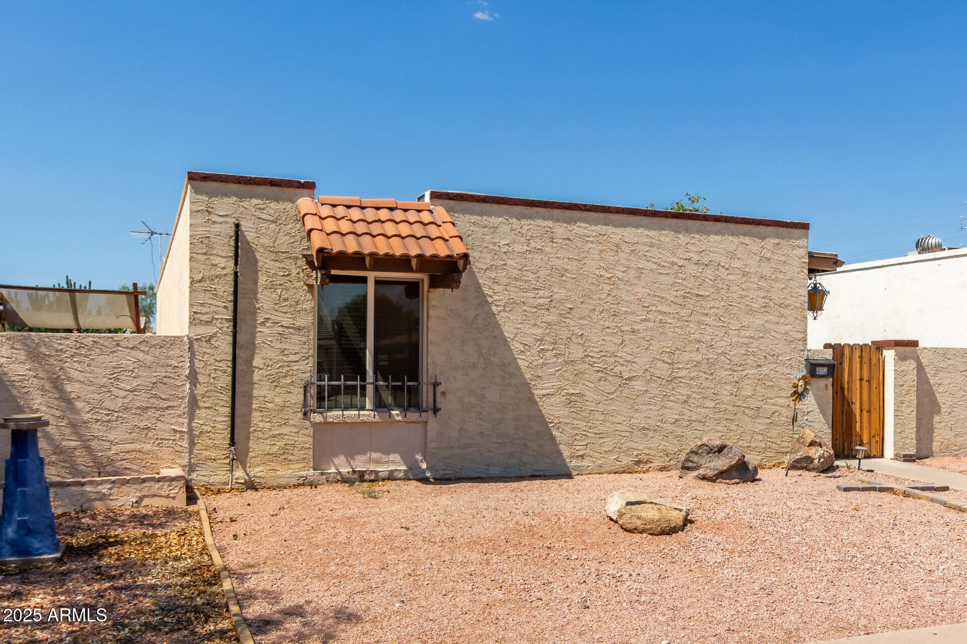 Property Photo:  402 W Manhatton Drive  AZ 85282 