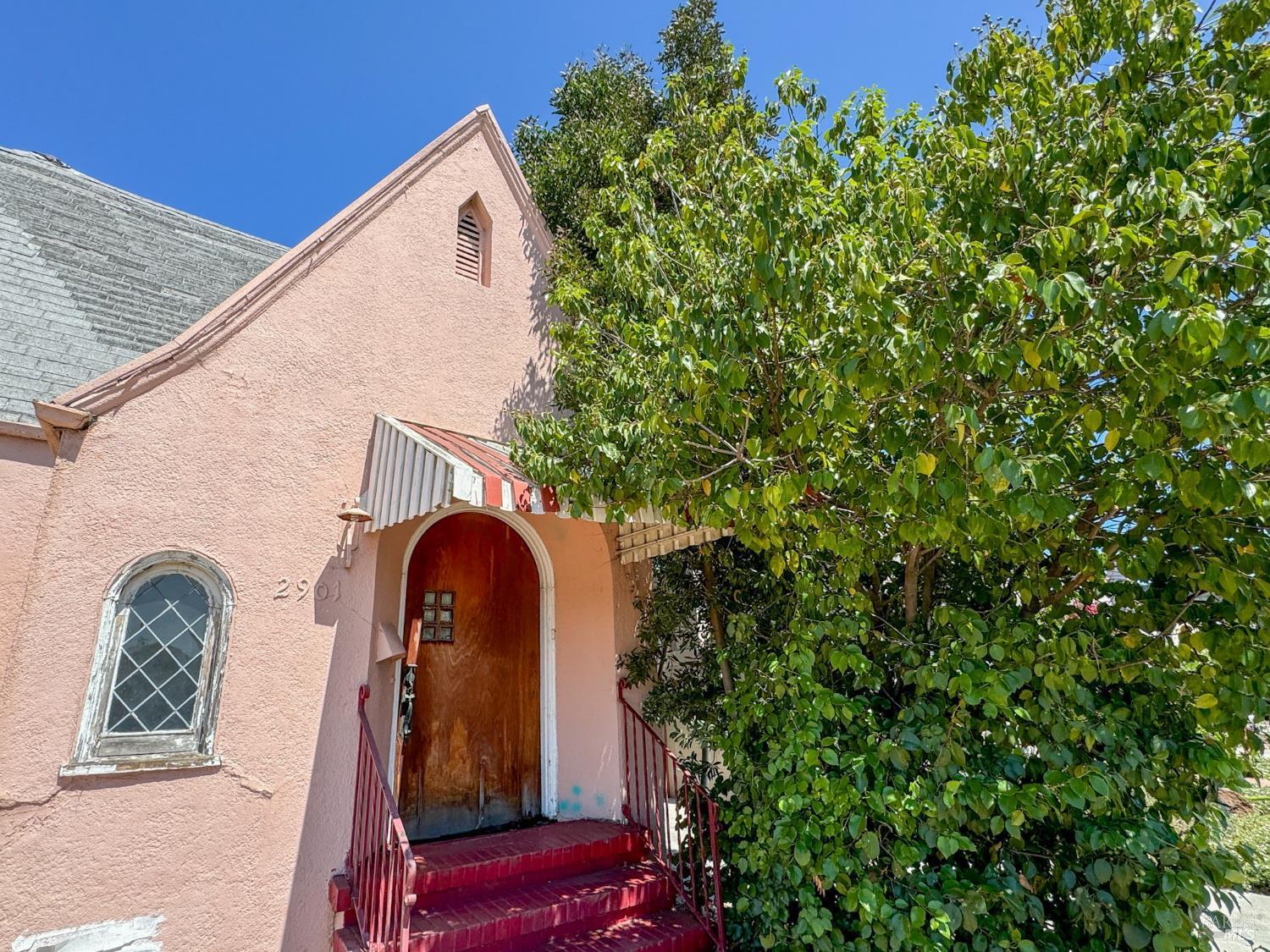 Property Photo:  2901 Seminary Avenue  CA 94605 