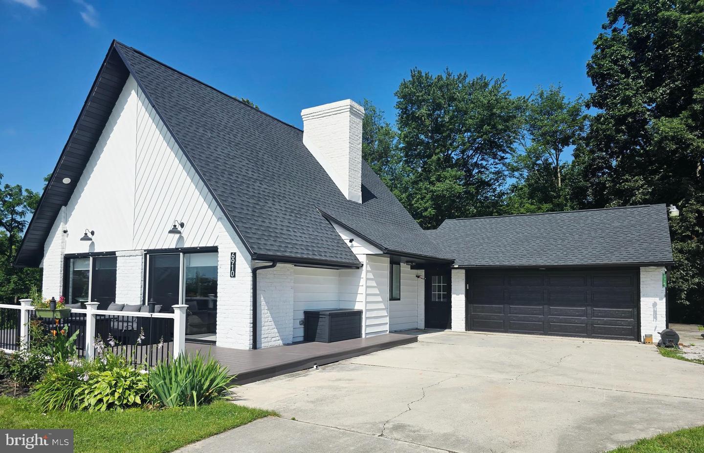 Property Photo: 6910 Old Harrisburg Road PA 17372