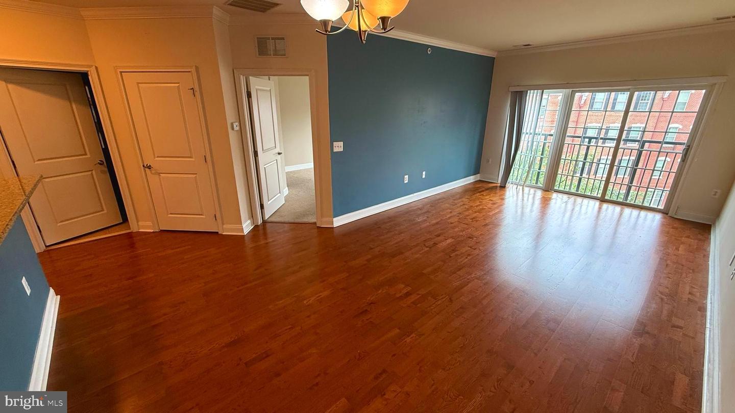 Property Photo: 600 Commodore Ct 2644 PA 19146
