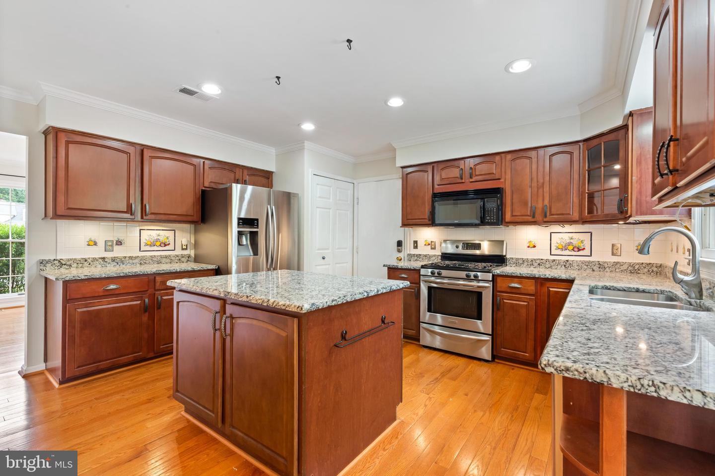 Property Photo:  4970 Manor House Court  VA 22193 