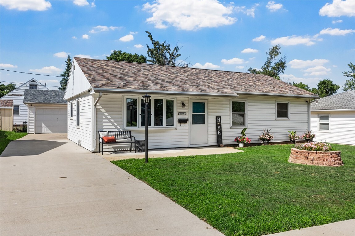 Property Photo: 1140 31st Street IA 52402