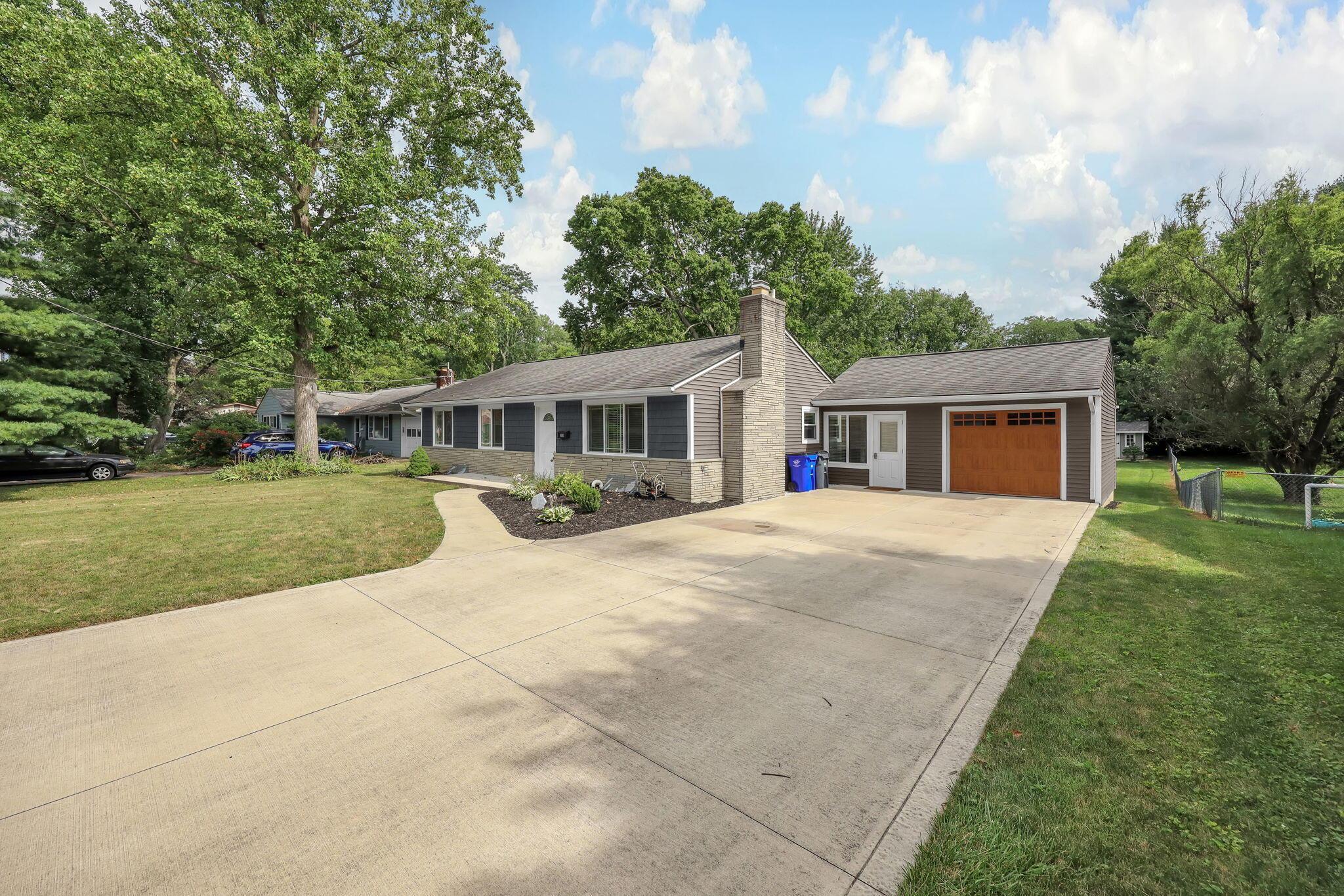 Property Photo: 2579 Wickliffe Road OH 43221