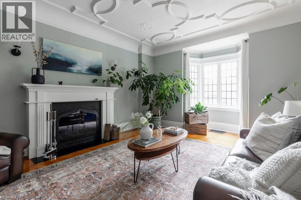 Property Photo:  431 Dundurn Street South  ON L8P 4L8 