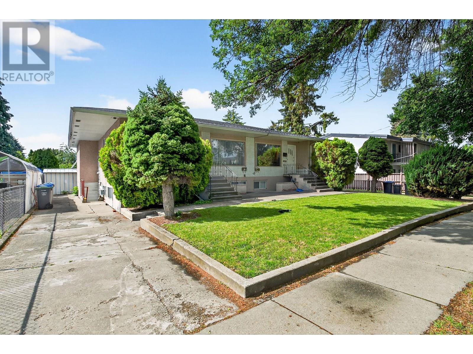 Photo de la propriété: 1287-1289 Lawrence Avenue BC V1Y 6M5