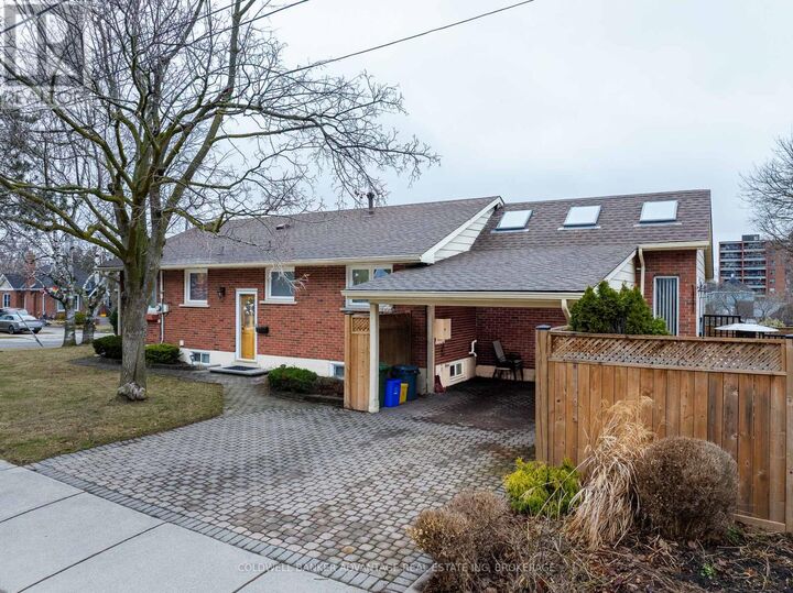 Property Photo:  17 Wardrope Avenue  ON L8G 1R9 