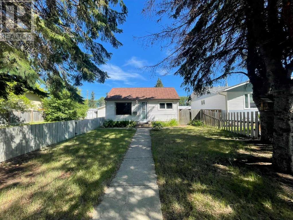 Property Photo: 4710 45 Street SK S9V 0H7