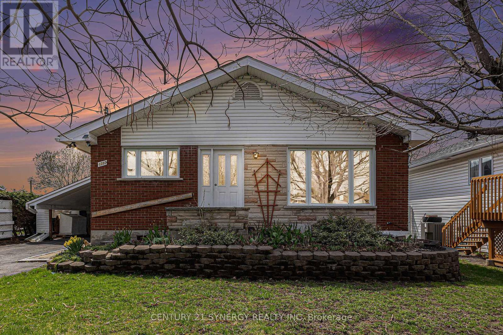Photo de la propriété: 1392 Aurele Street ON K1B 3L3
