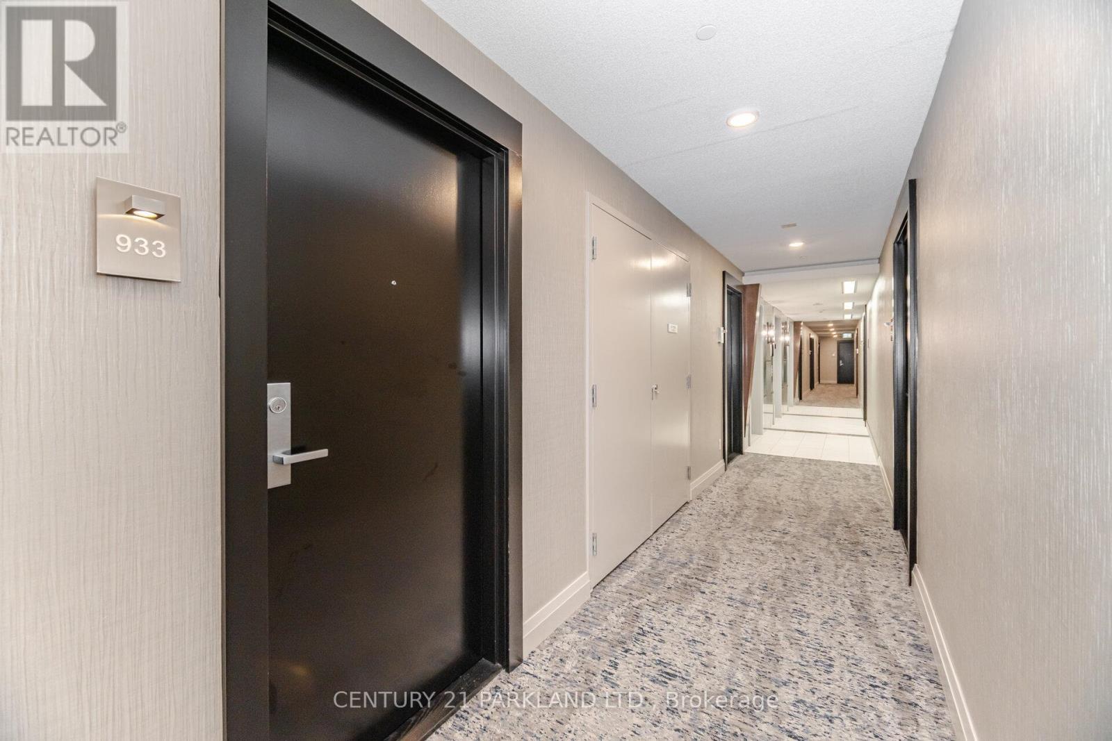 Property Photo: 165 Legion Road North 933 ON M8Y 0B3