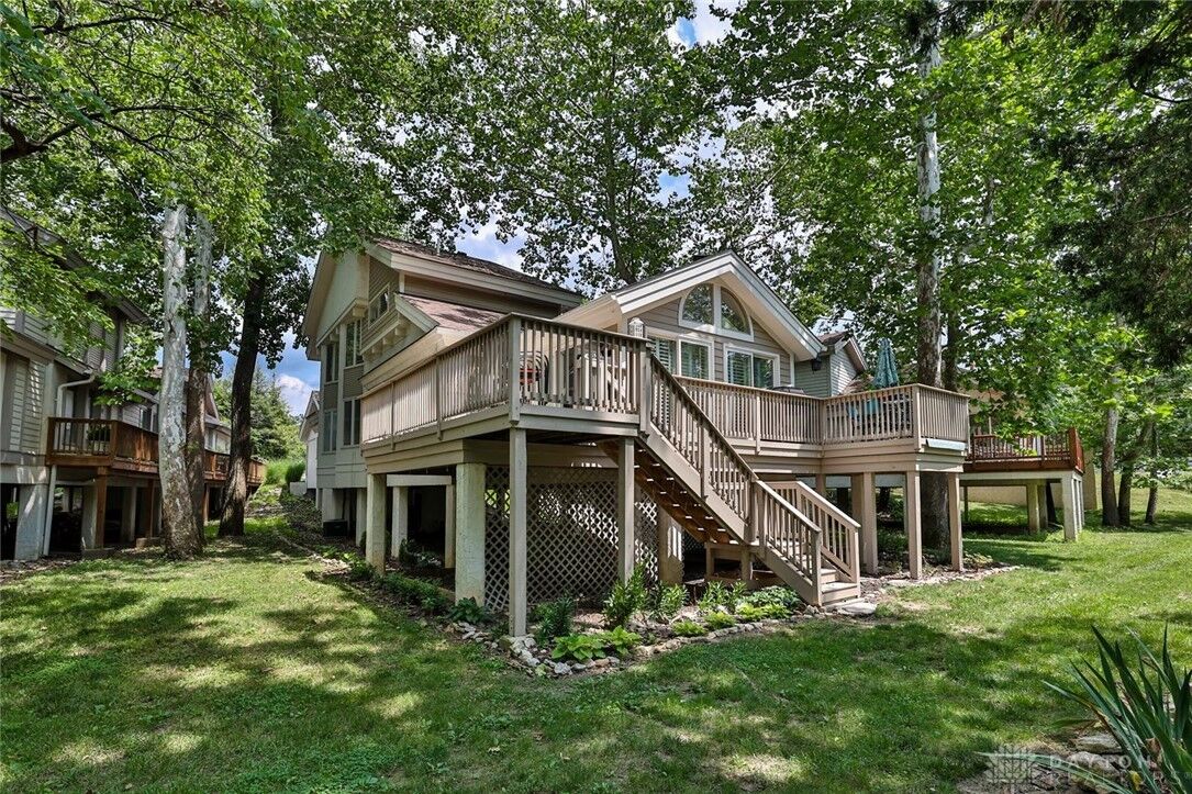 Property Photo: 1464 W Alex Bell Road OH 45459