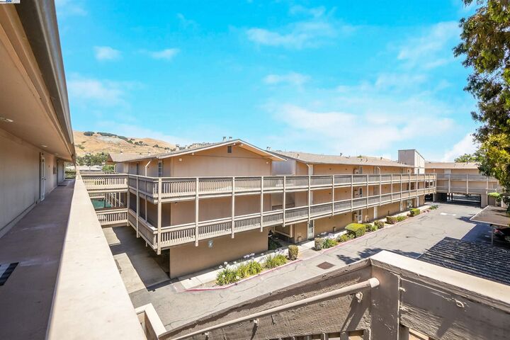 Property Photo: 260 Industrial Pkwy 47 CA 94544