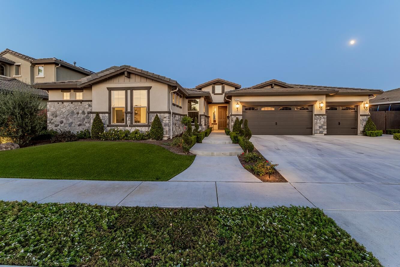 Property Photo:  400 Ridge Creek Estates Way  CA 93618