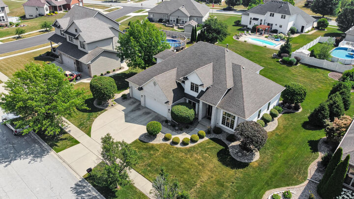 8185 Hawthorne Drive  St. John IN 46373 photo