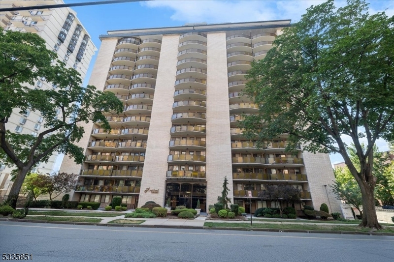 150 Overlook Ave 15 E  Hackensack City NJ 07601 photo