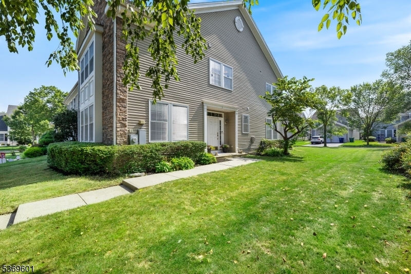 Property Photo: 5 Horseshoe Pl NJ 08515
