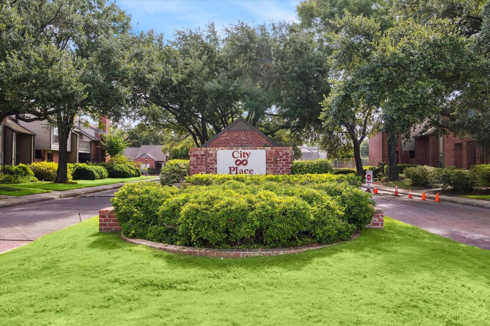 Property Photo: 7447 Cambridge Street 15 TX 77054