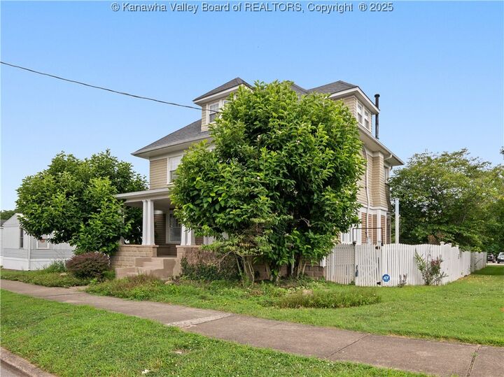 Property Photo: 207 North Street WV 25271