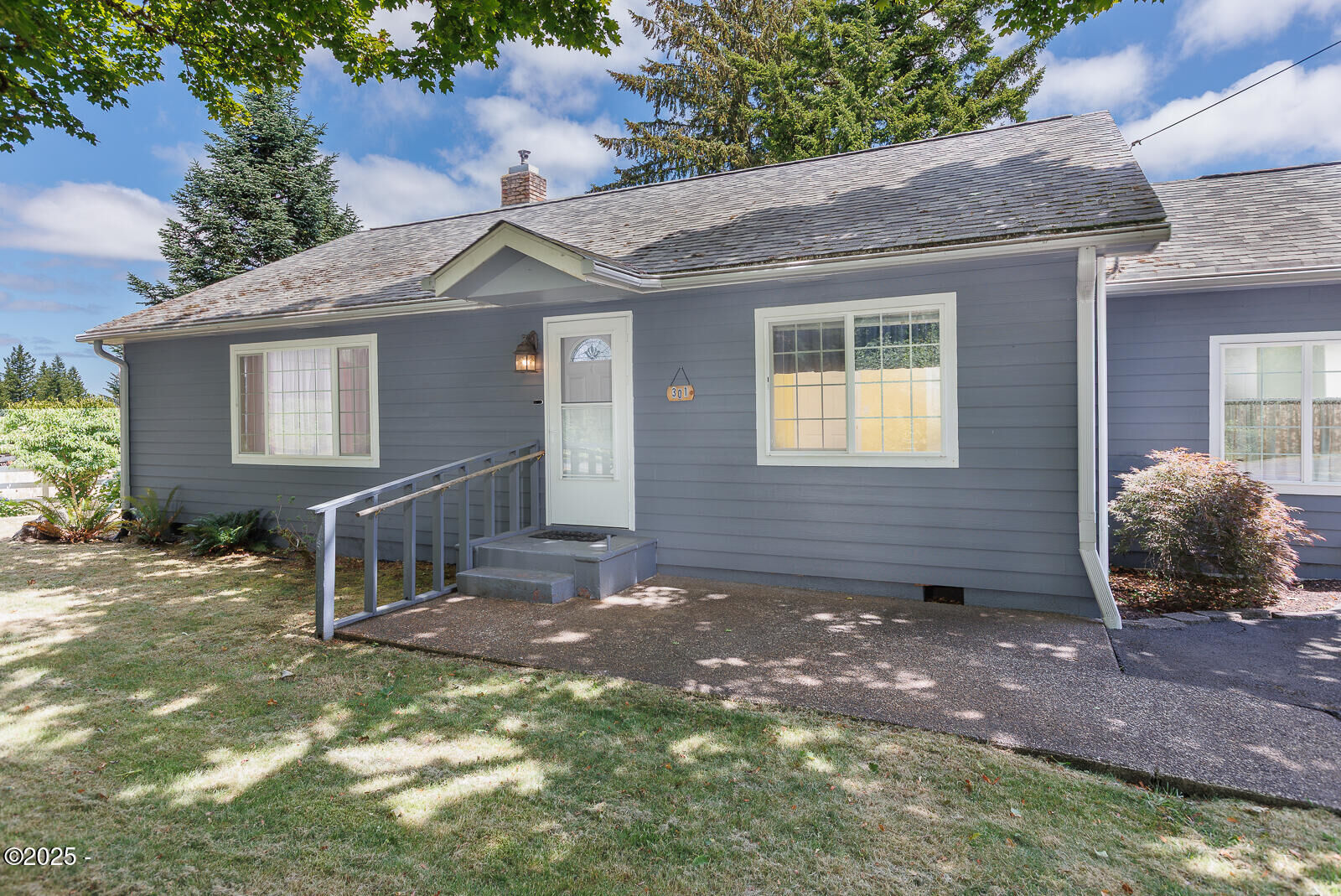 Property Photo:  301 Elk City Road  OR 97391 