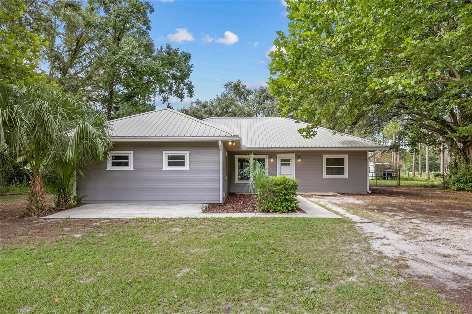 Property Photo:  2809 SW County Road 307A  FL 32693 