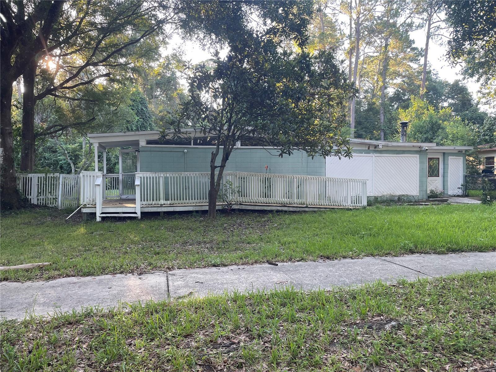 Property Photo: 2603 NE 12th Street FL 32609