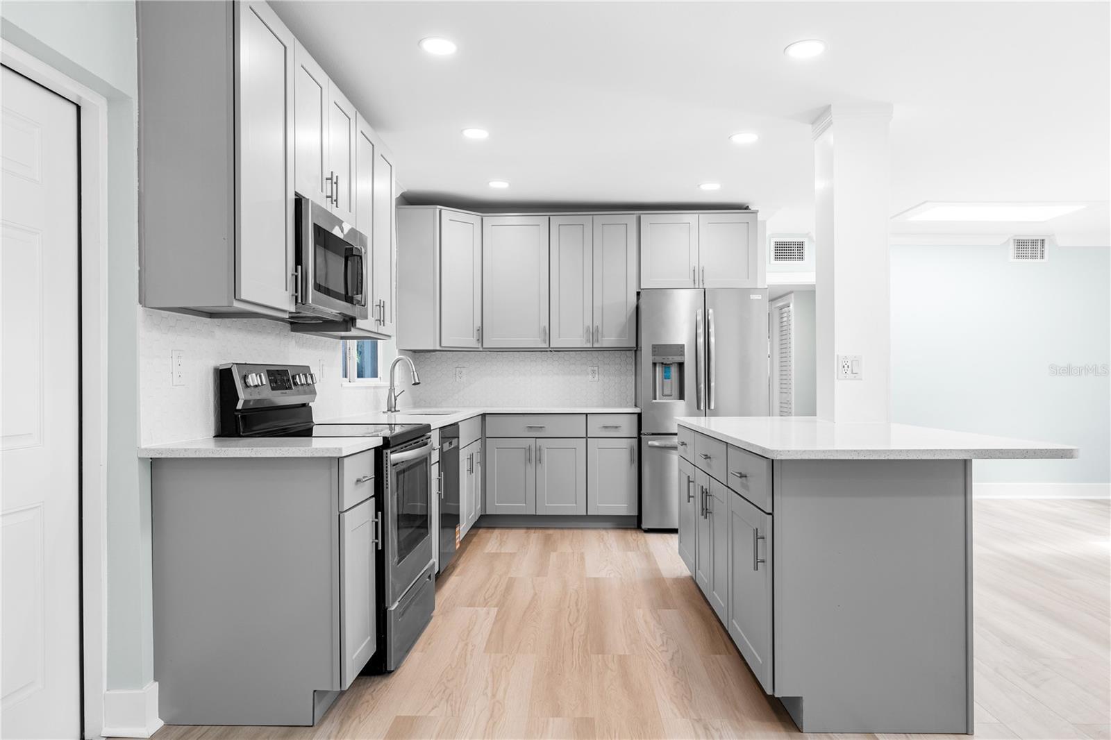 Property Photo:  4811 Juanita Way S  FL 33705 