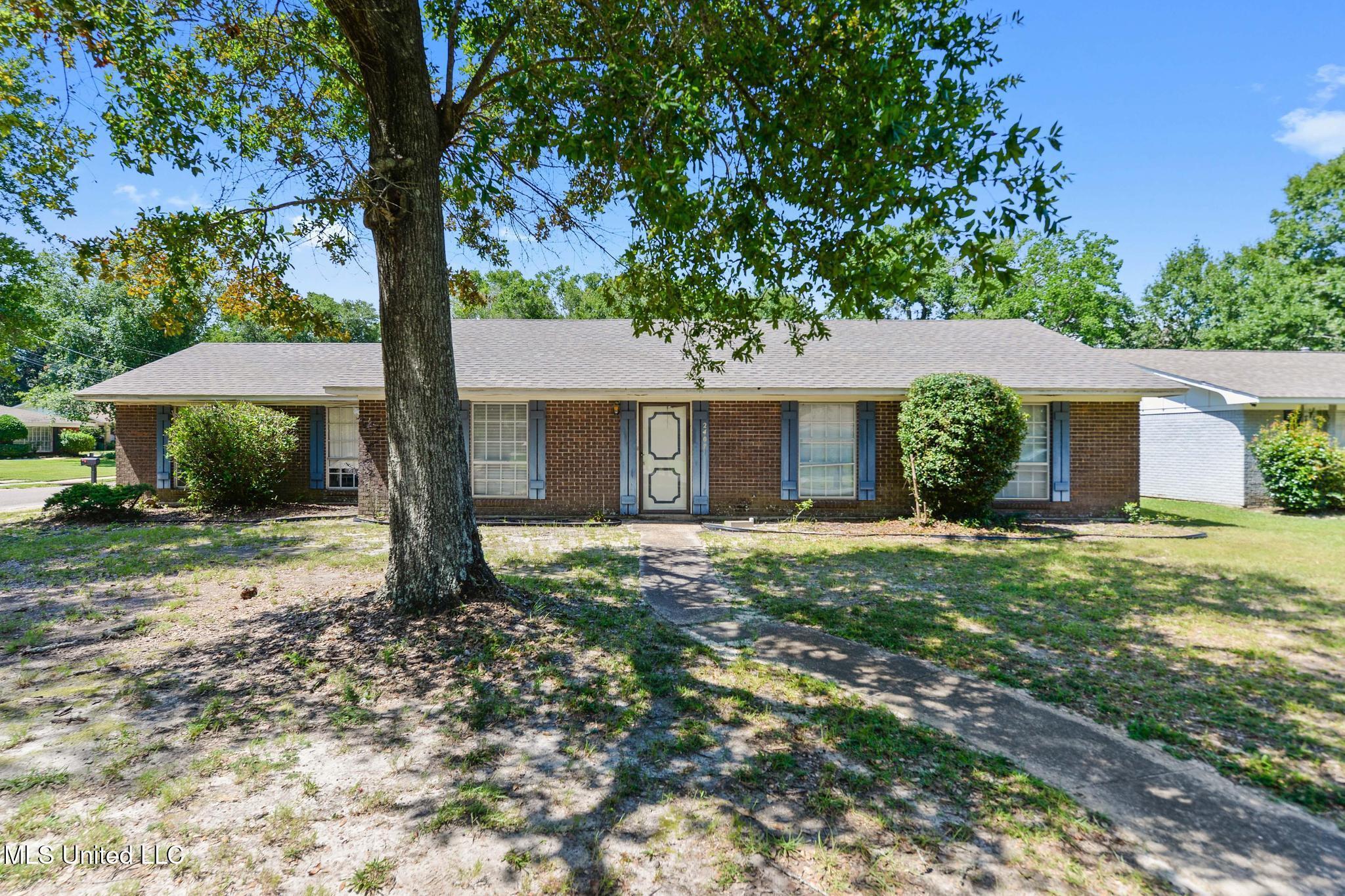 Property Photo: 2407 Collins Boulevard MS 39507