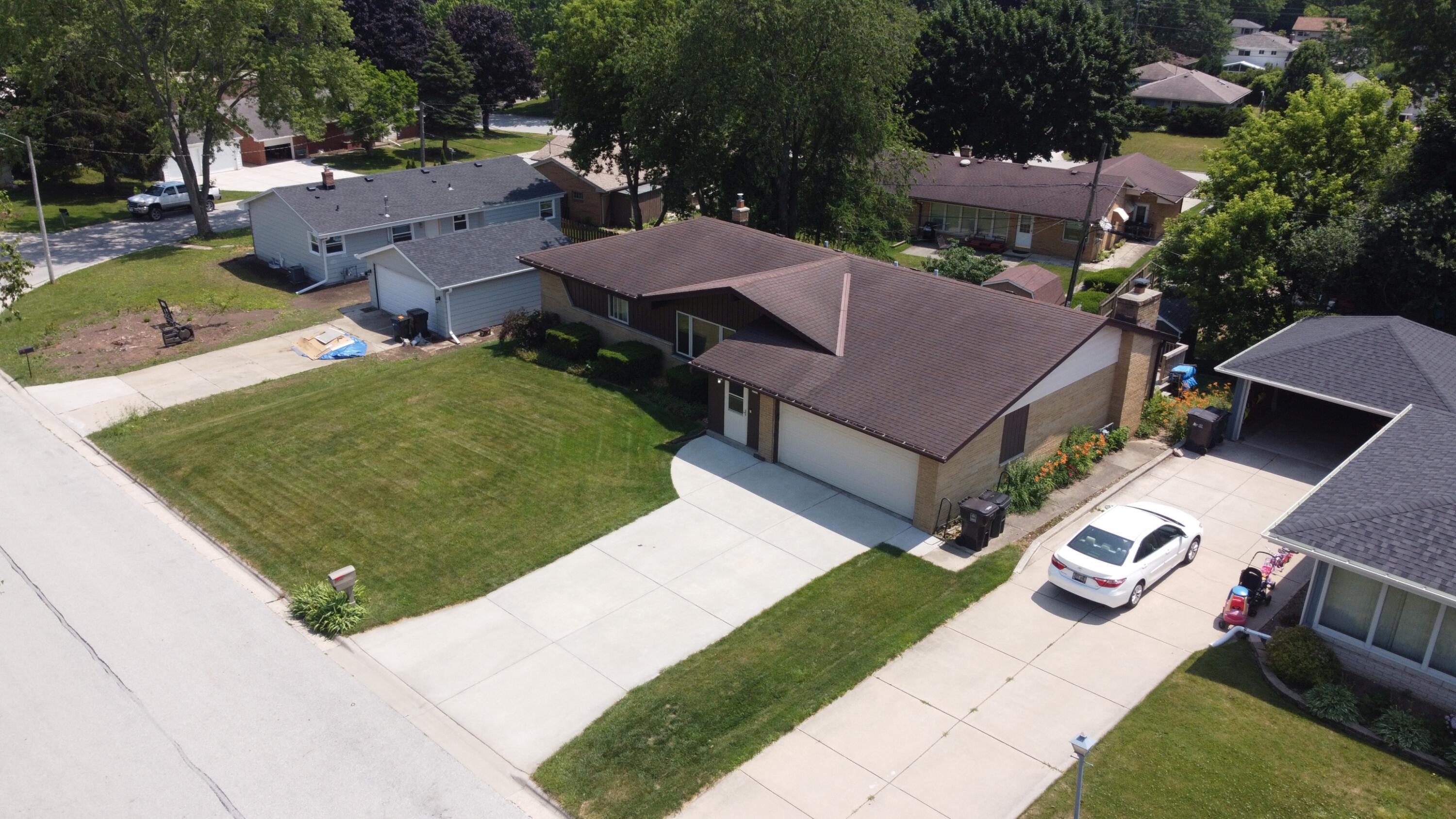 Property Photo: 1773 Juniper Cir WI 53172