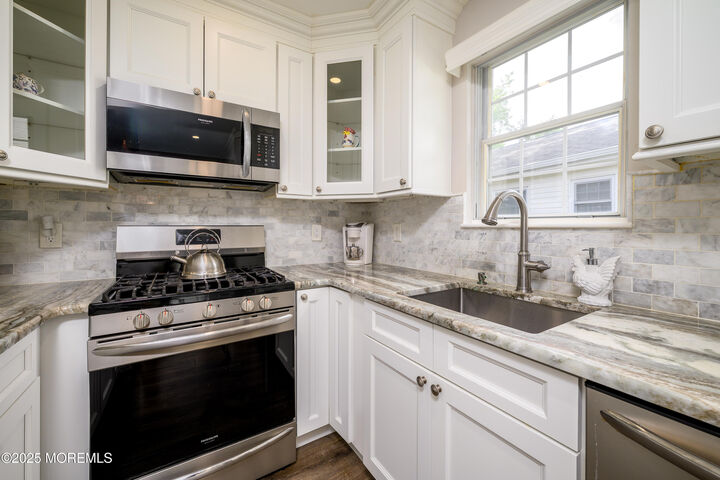 Property Photo:  17 Linton Close  NJ 07728 