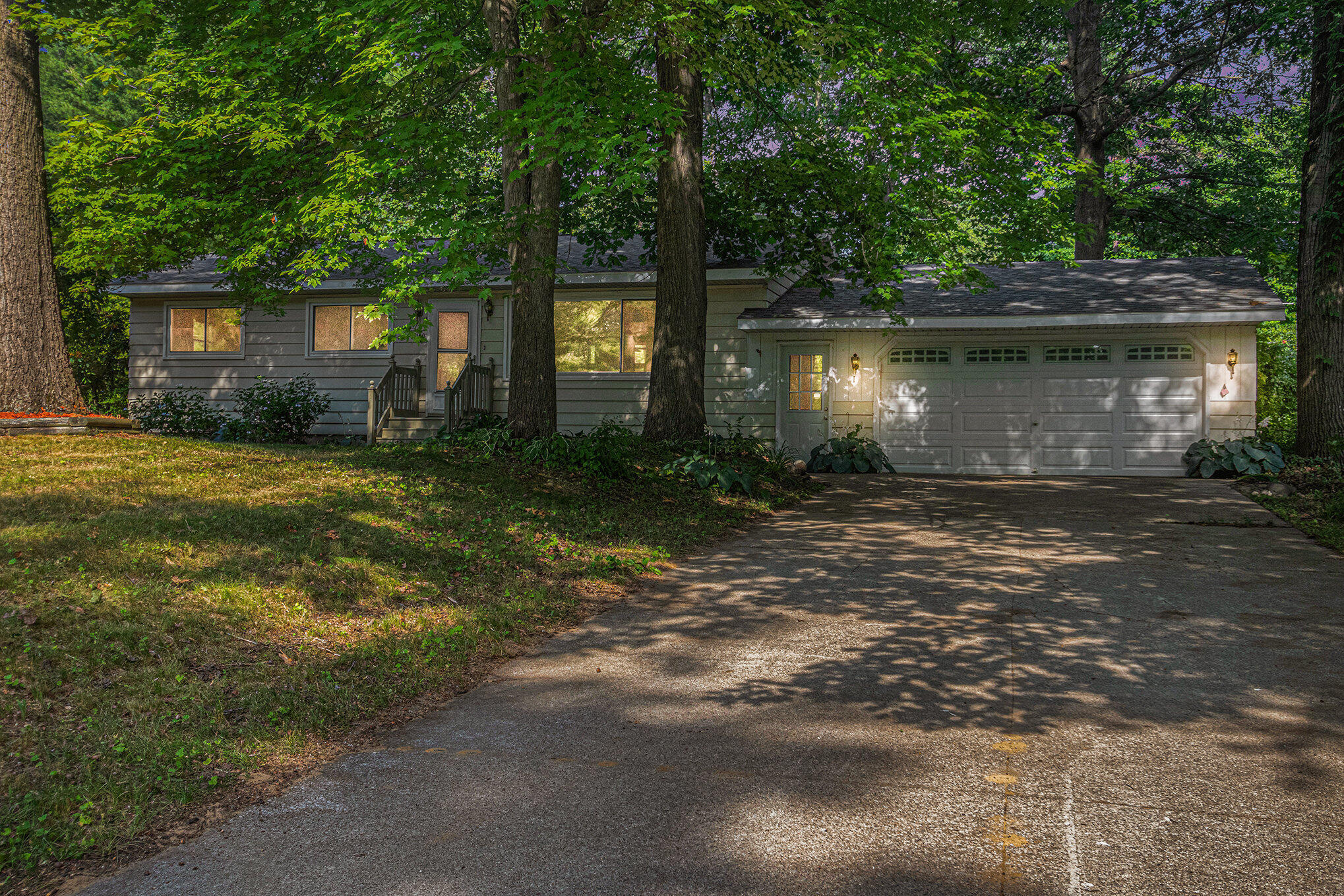 Property Photo: 19160 Glendale Circle MI 49456