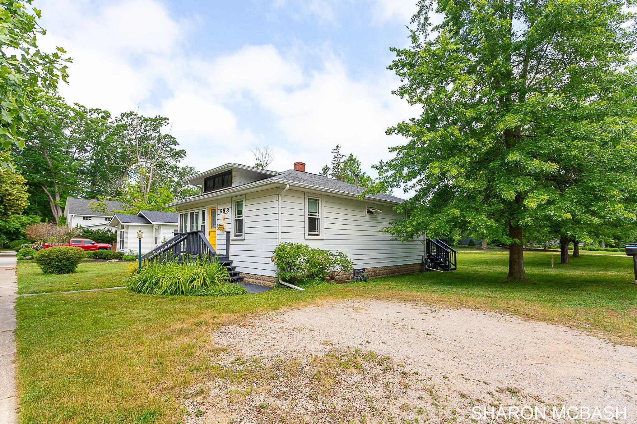 Property Photo:  658 Allegan Street  MI 49453 