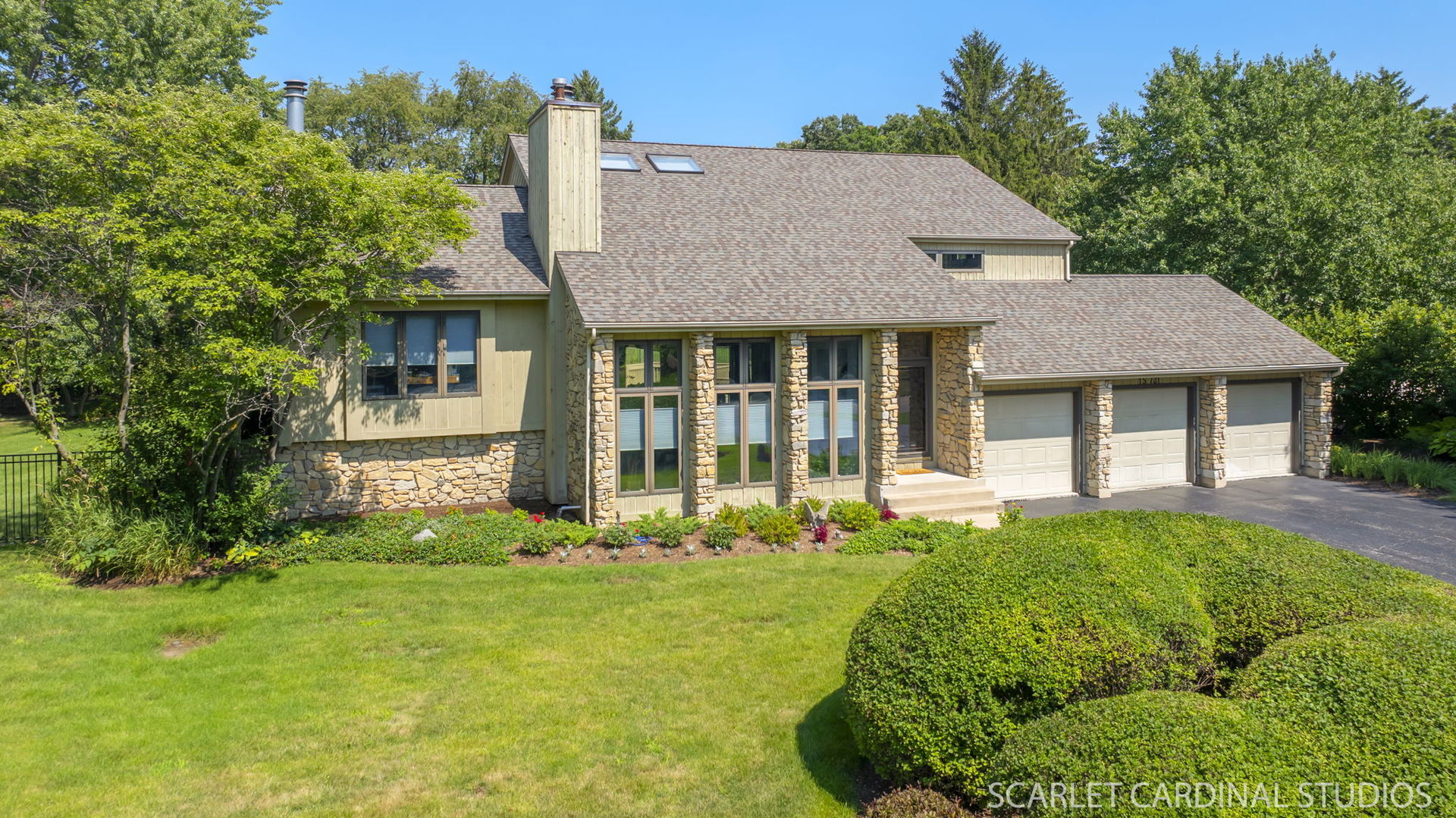 Property Photo:  1S731 Bender Lane  IL 60185 
