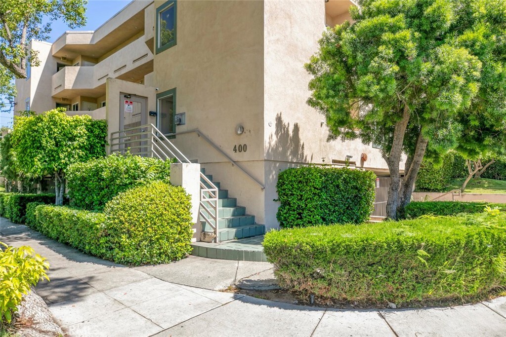 Property Photo: 400 N 6th Street 202 CA 91501