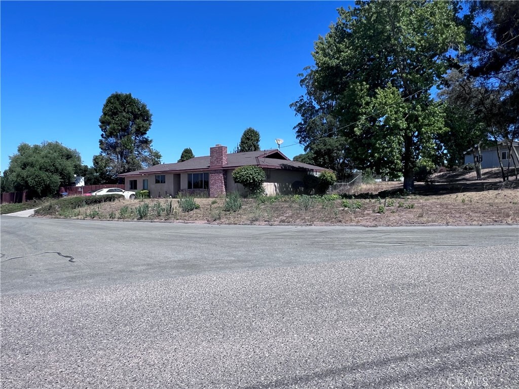 Property Photo:  777 Sierra Road  CA 93444 