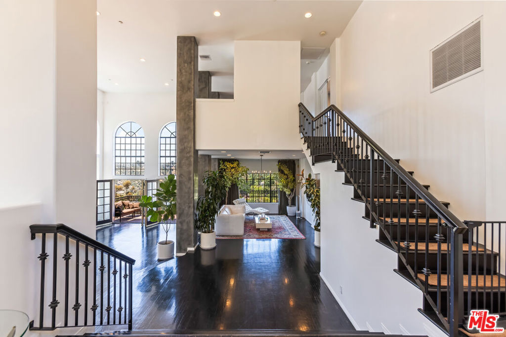 Property Photo: 2651 La Cuesta Drive CA 90046