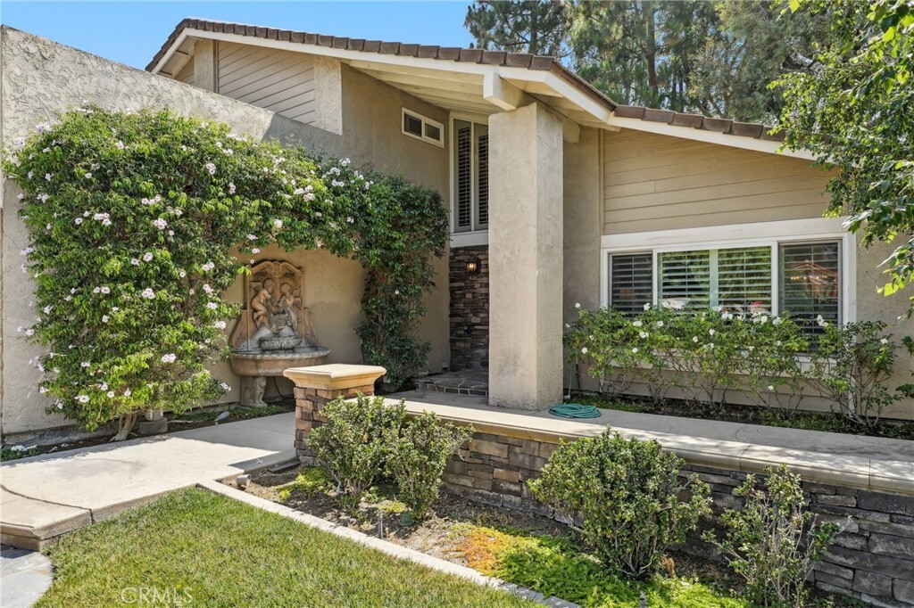Property Photo: 5288 Vista Montana CA 92886