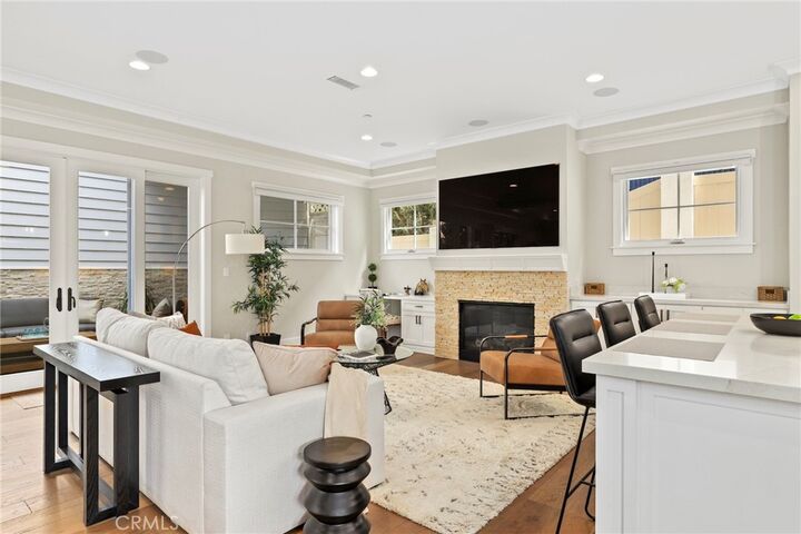 Property Photo: 716 Elvira Avenue A CA 90277