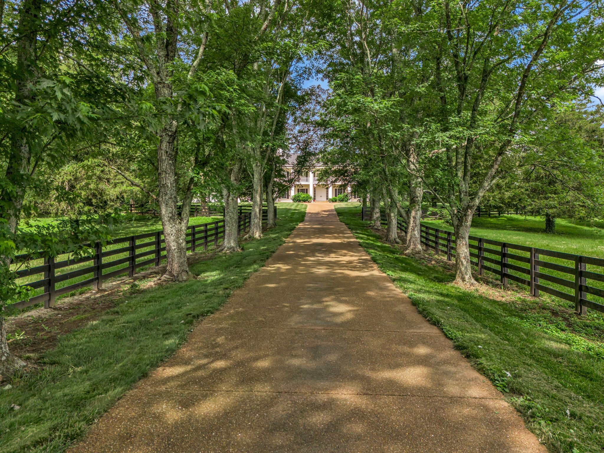 Property Photo: 2485 Old Natchez Trce TN 37069