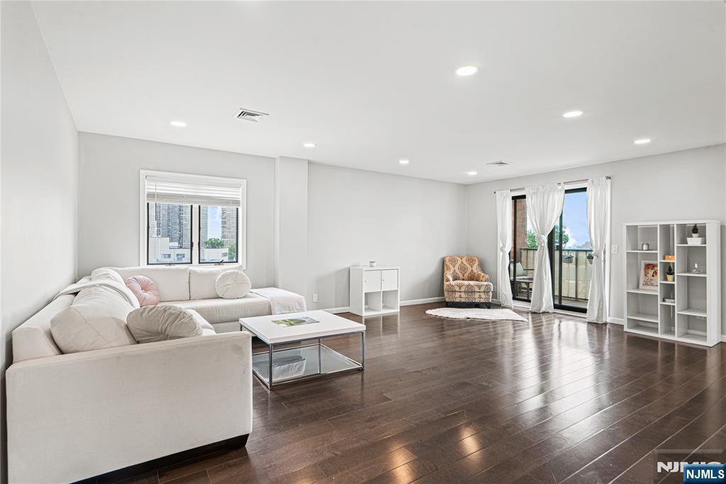 633 Palisade 6B  Cliffside Park NJ 07010 photo