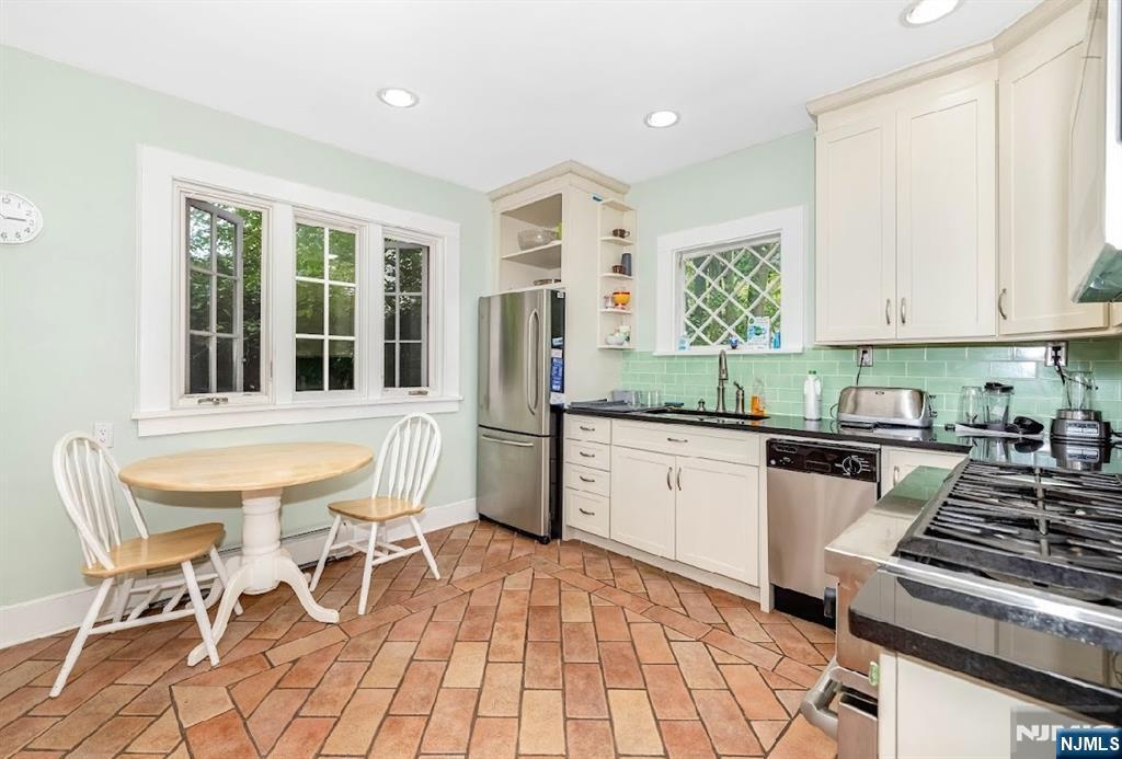 Property Photo:  66 Gould Place  NJ 07006 