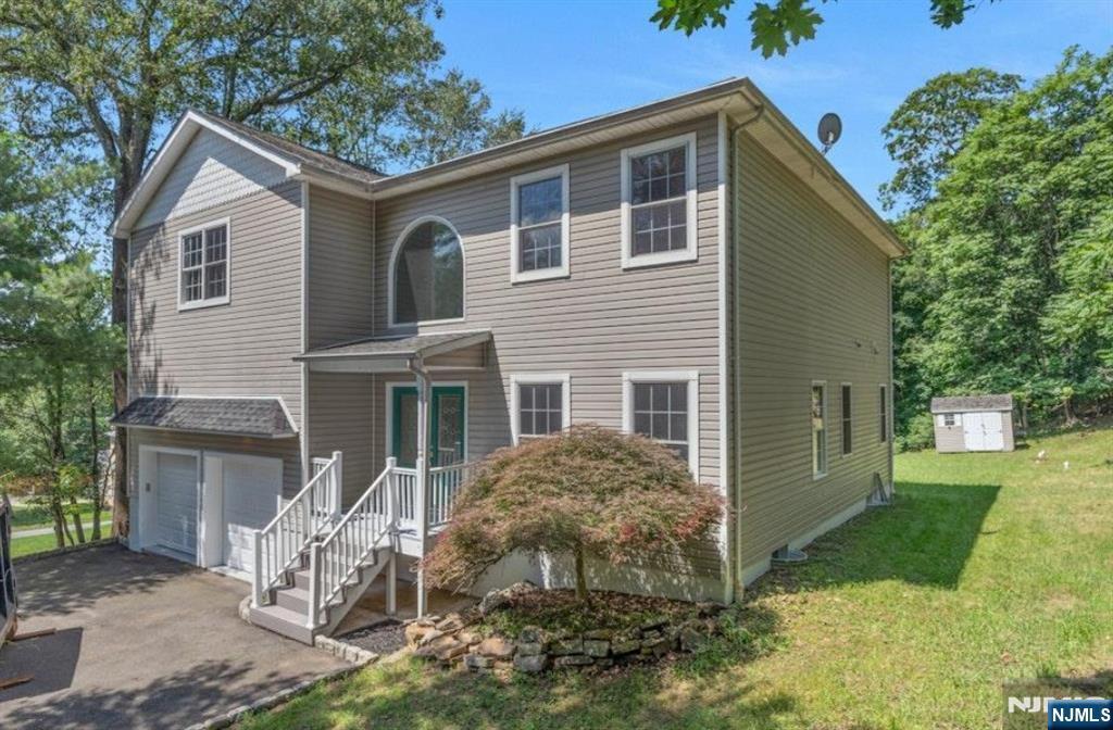 Property Photo:  27 Tecumseh Trail  NJ 07436 
