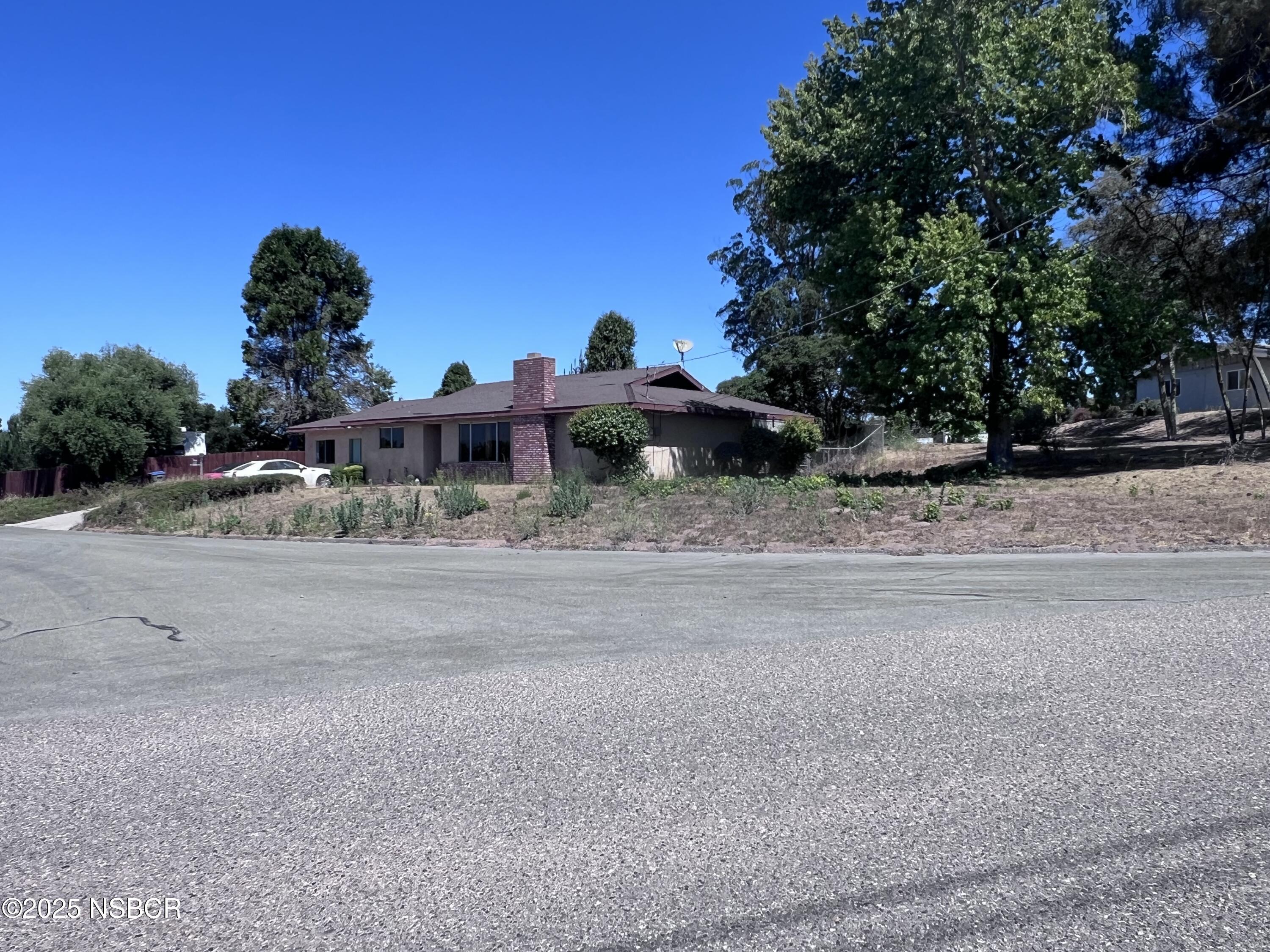Property Photo: 777 Sierra Road CA 93444
