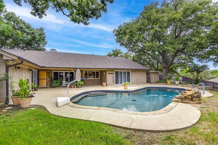 1831 Waterwood Drive  Arlington TX 76012 photo