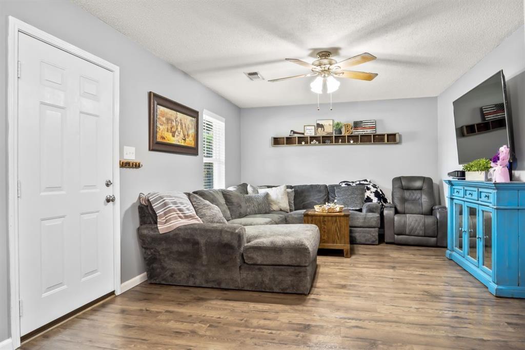 Property Photo: 808 Keaton Road S TX 76266