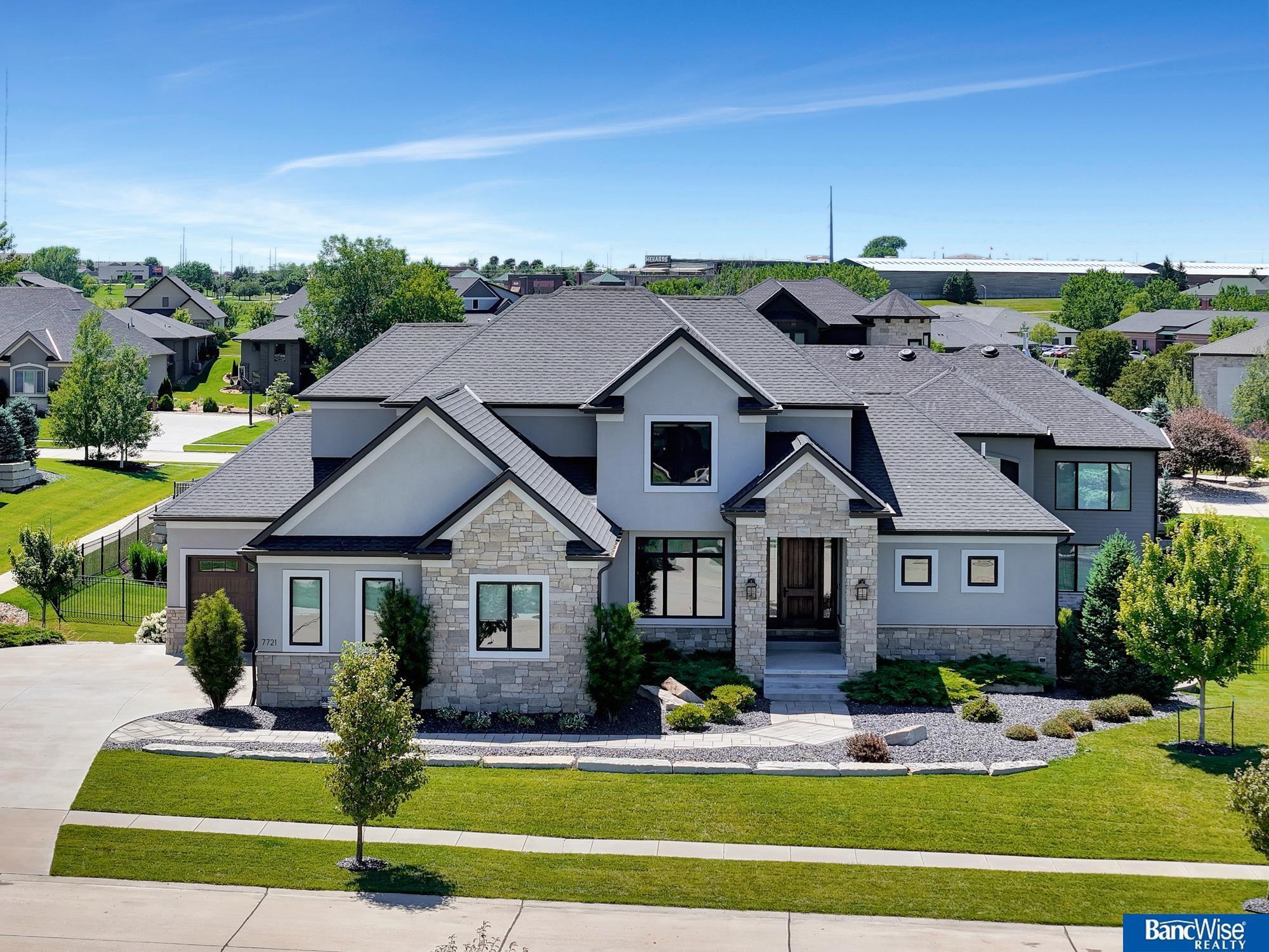 Property Photo: 7721 S 97 Bay NE 68526