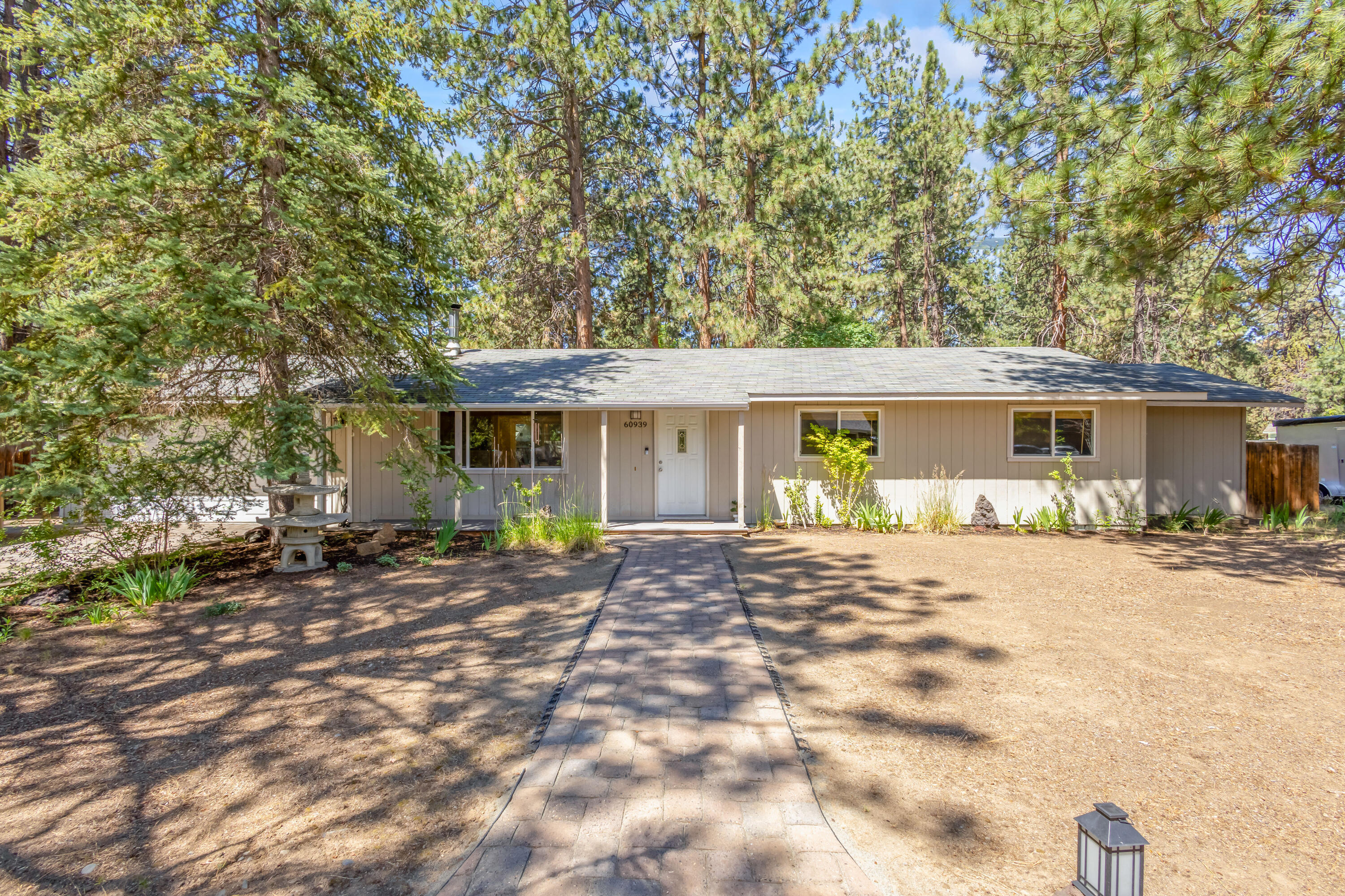 60939 Amethyst Street  Bend OR 97702 photo