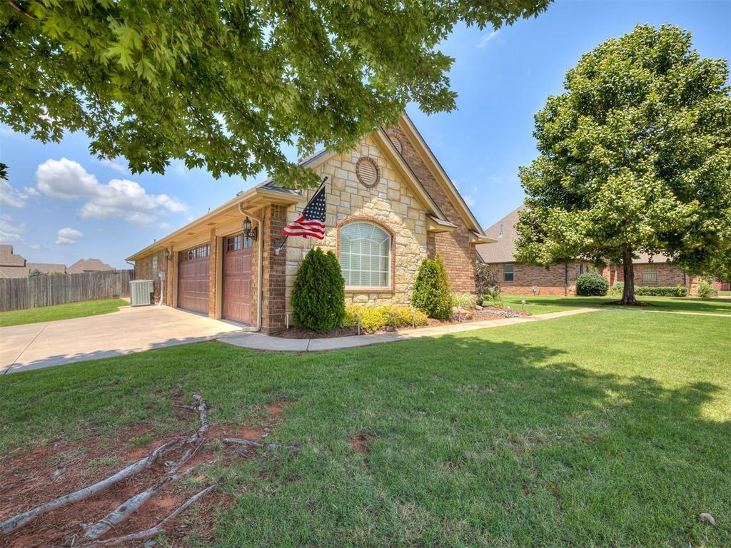 Photo de la propriété:  2009 Pembroke Lane  OK 73003 