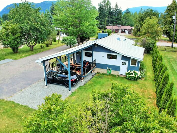 Property Photo: 1421 Rauma Avenue BC V0E 2V4
