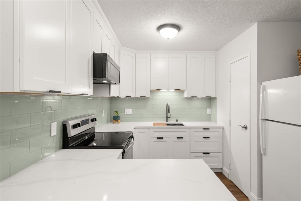 Property Photo: 3 Chapel Hill Dr 6 MA 02360