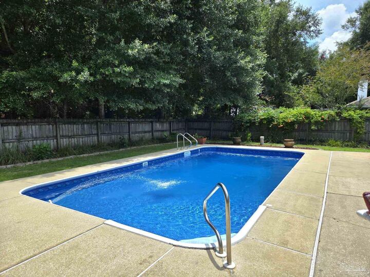 Property Photo:  1908 Joshua Dr  FL 32533 
